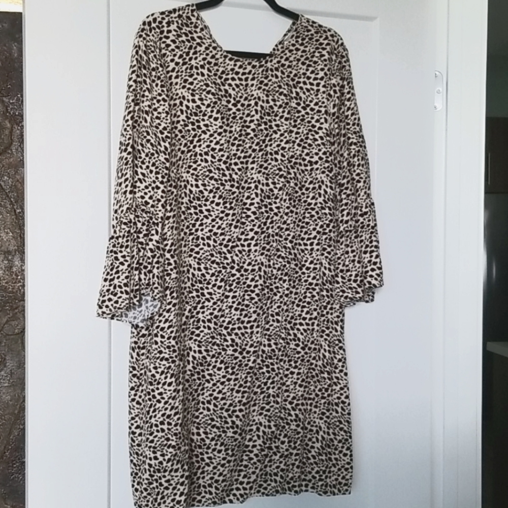 H & M Leopard Print Ruffle Sleeve Dress Size M